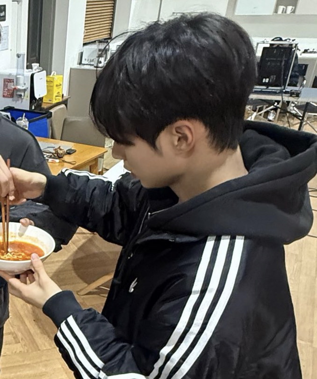 [잡담] 알디원 준서 뒷통수 진짜 똥그랗다 | 인스티즈