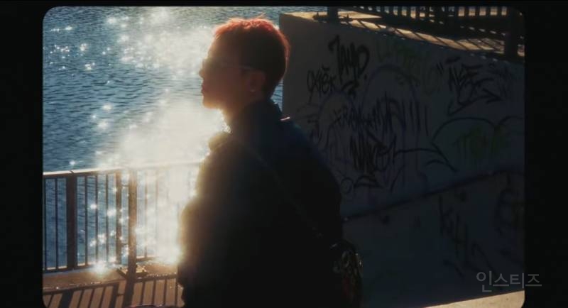 8년 만에 솔로 앨범 낸 남자 아이돌 실시간 반응.jpg | 인스티즈