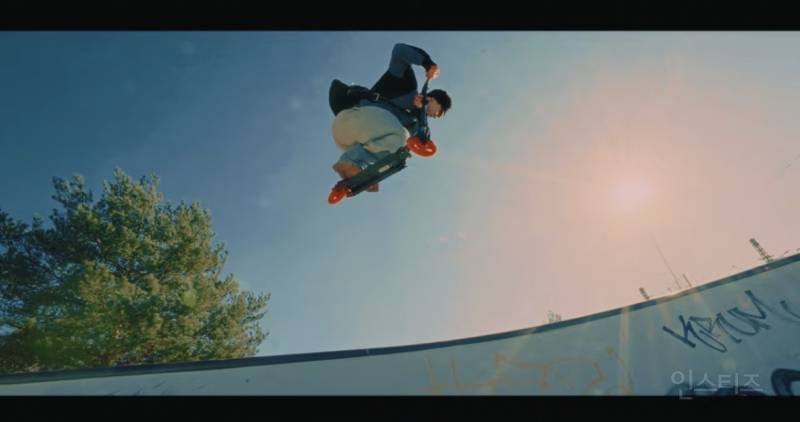 8년 만에 솔로 앨범 낸 남자 아이돌 실시간 반응.jpg | 인스티즈