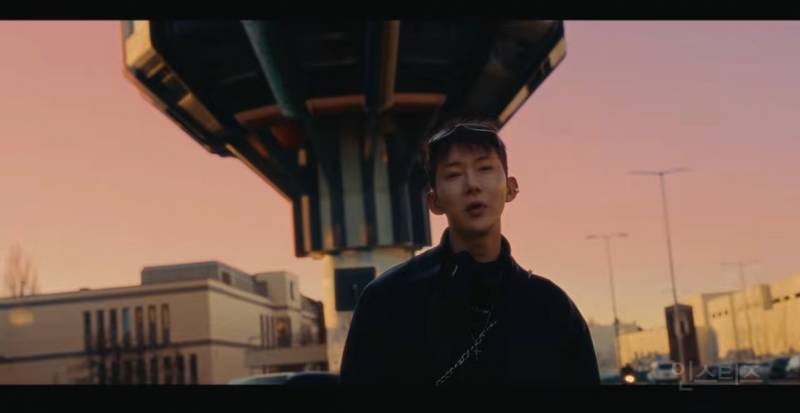 8년 만에 솔로 앨범 낸 남자 아이돌 실시간 반응.jpg | 인스티즈