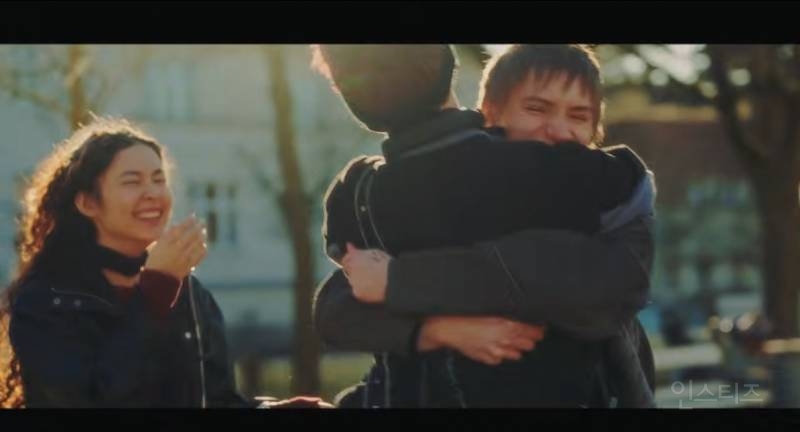 8년 만에 솔로 앨범 낸 남자 아이돌 실시간 반응.jpg | 인스티즈