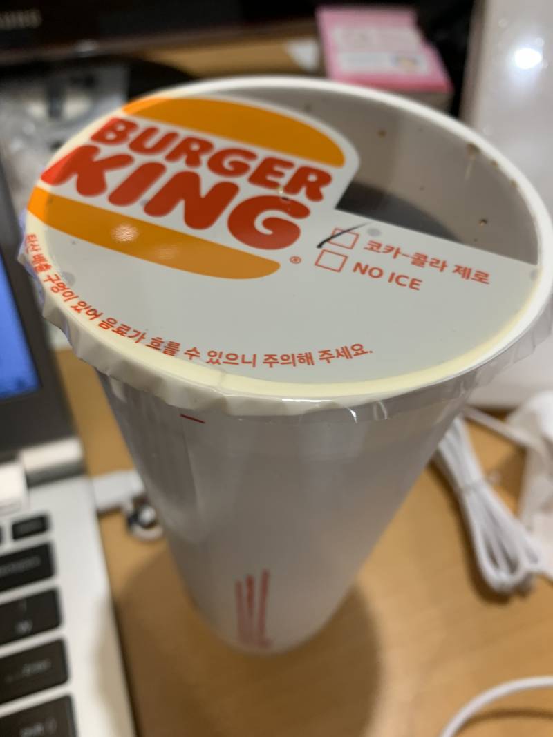 [잡담] 캔콜라 뜯은지 2일 지나도 탄산 남아있던데 왜 햄버거집 콜라는 하루만에 탄산이 다 날라가? | 인스티즈