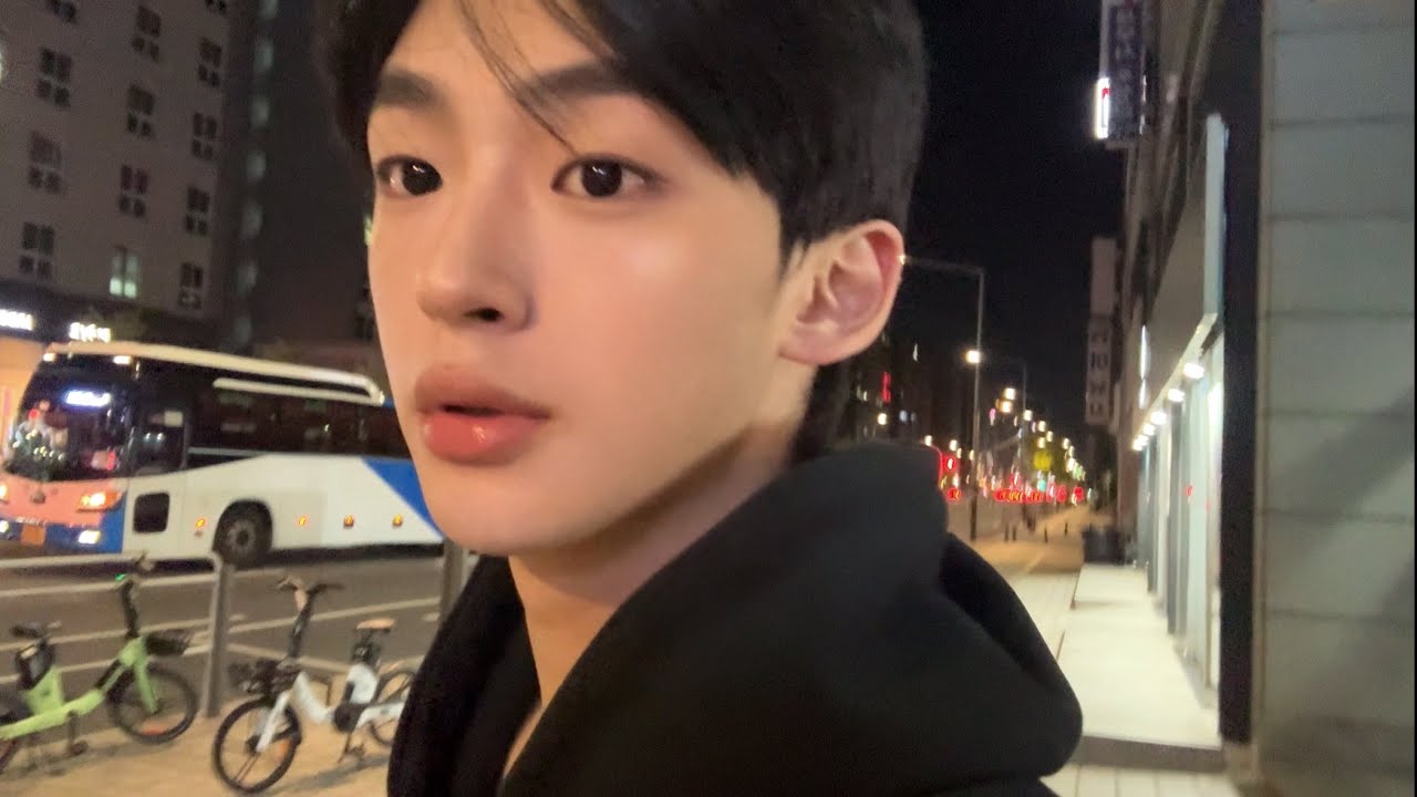 [잡담] 이사람 진짜 아이돌같이 생겼어.... | 인스티즈