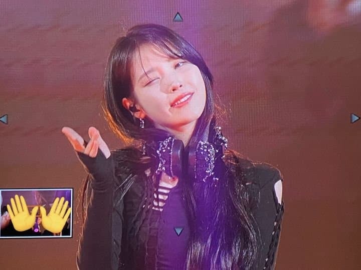 [잡담] @아이유팬들 혹시 아이유 이때 언제야? 제발 알려줘 | 인스티즈