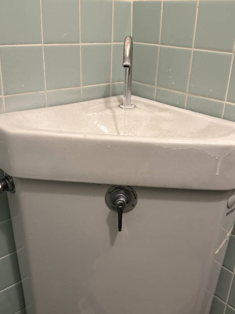 [잡담] 일본 변기 위 세면대 끄는방법 아는 익ㅜㅠㅜㅜ | 인스티즈