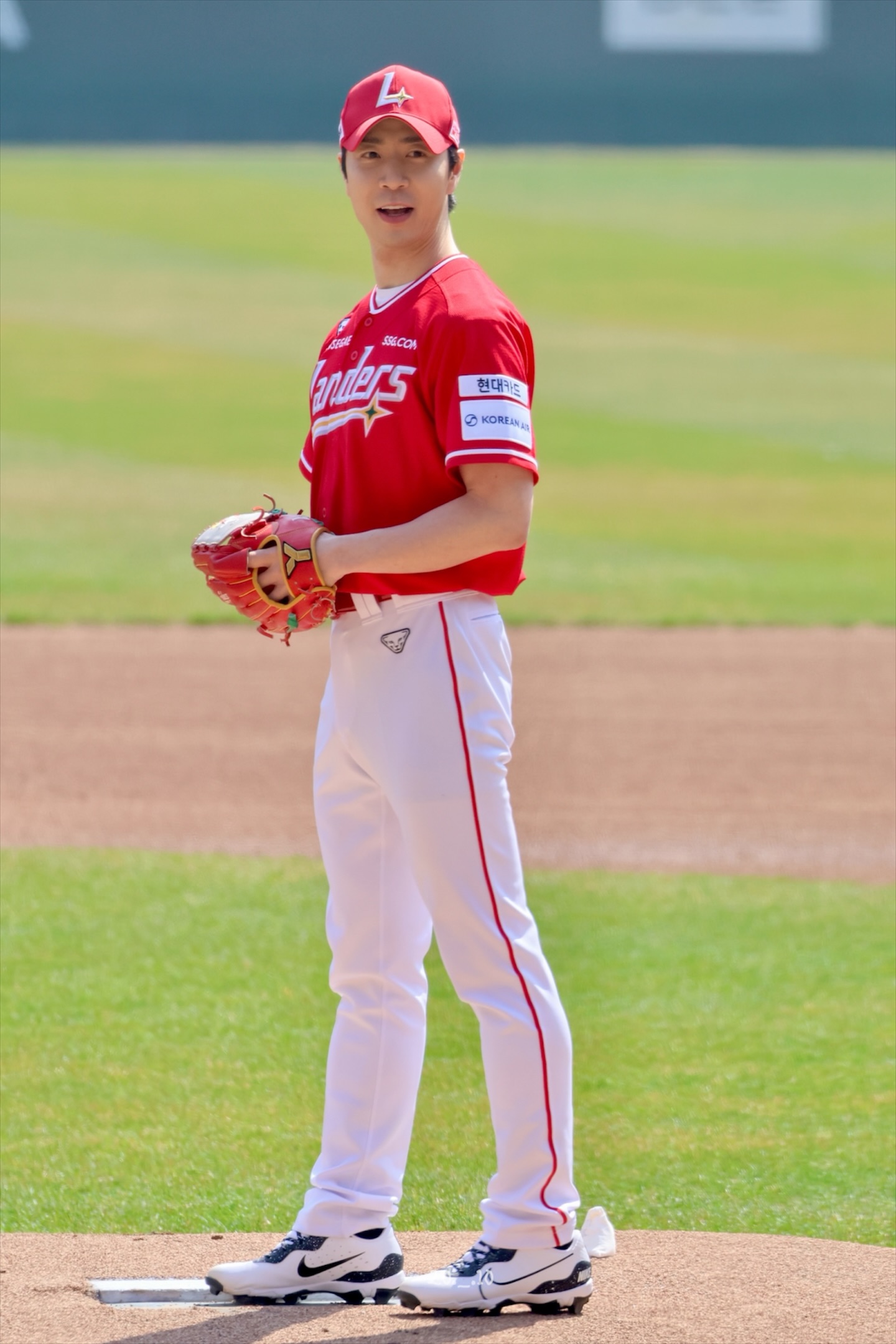 [잡담] 손종원 사진 뜨는거마다 야구선수 왤케 찰떡이야 | 인스티즈