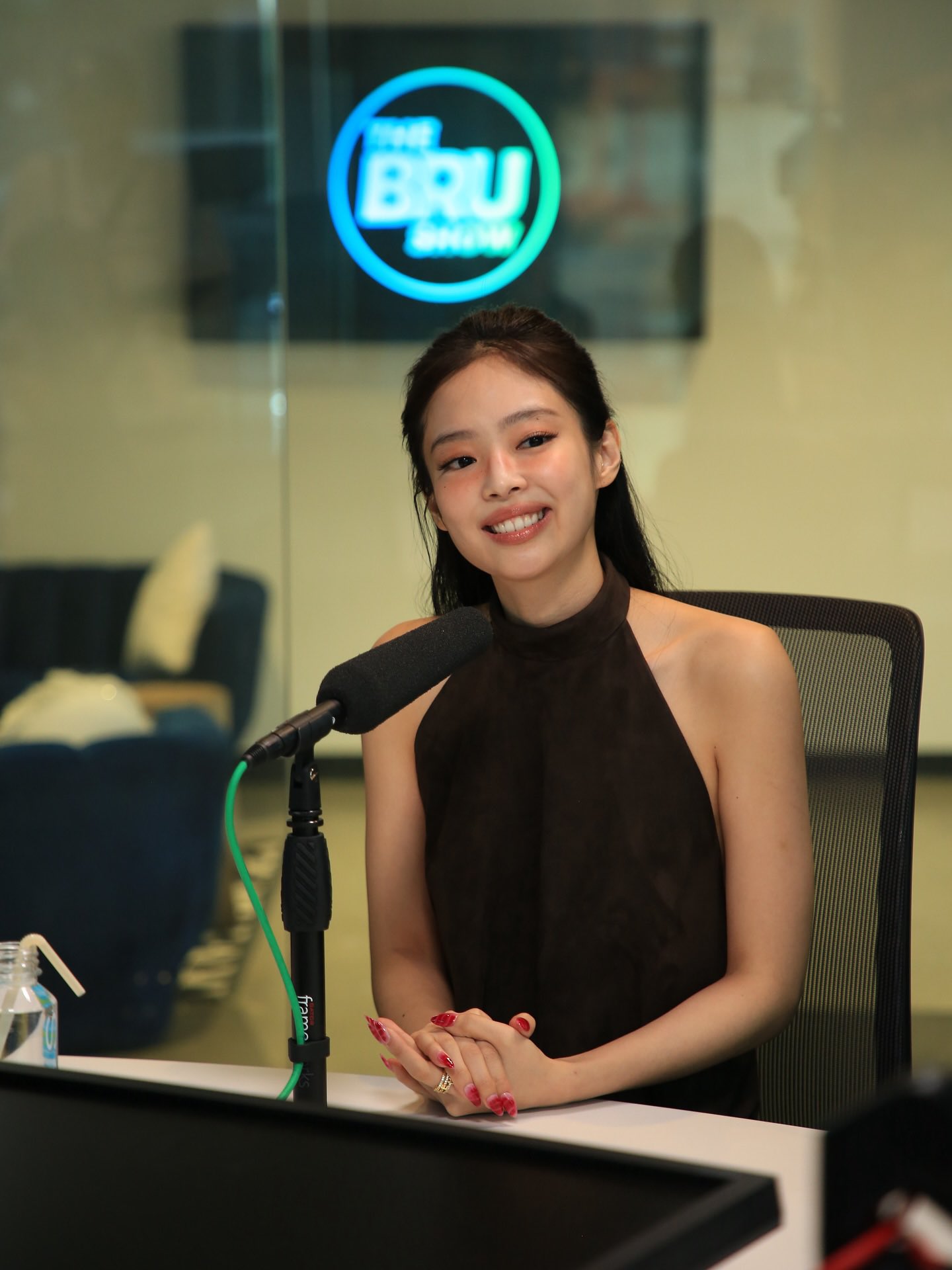 [잡담] 제니 베이지/갈색 의상 입을때도 좋음 (사진많음) | 인스티즈