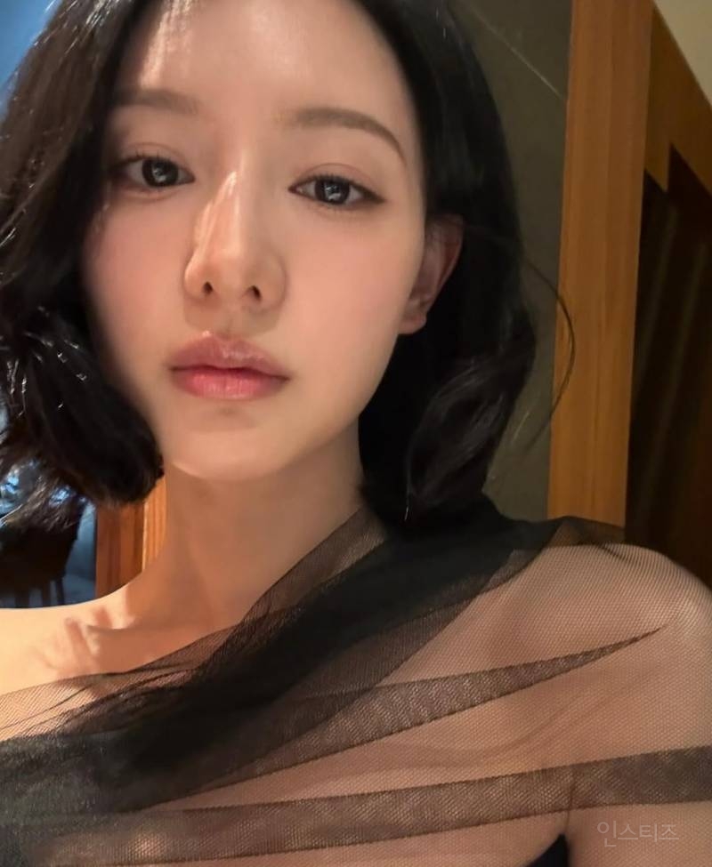 어제 인스타에 올려준 밀라노 단발 김지원 셀카 | 인스티즈