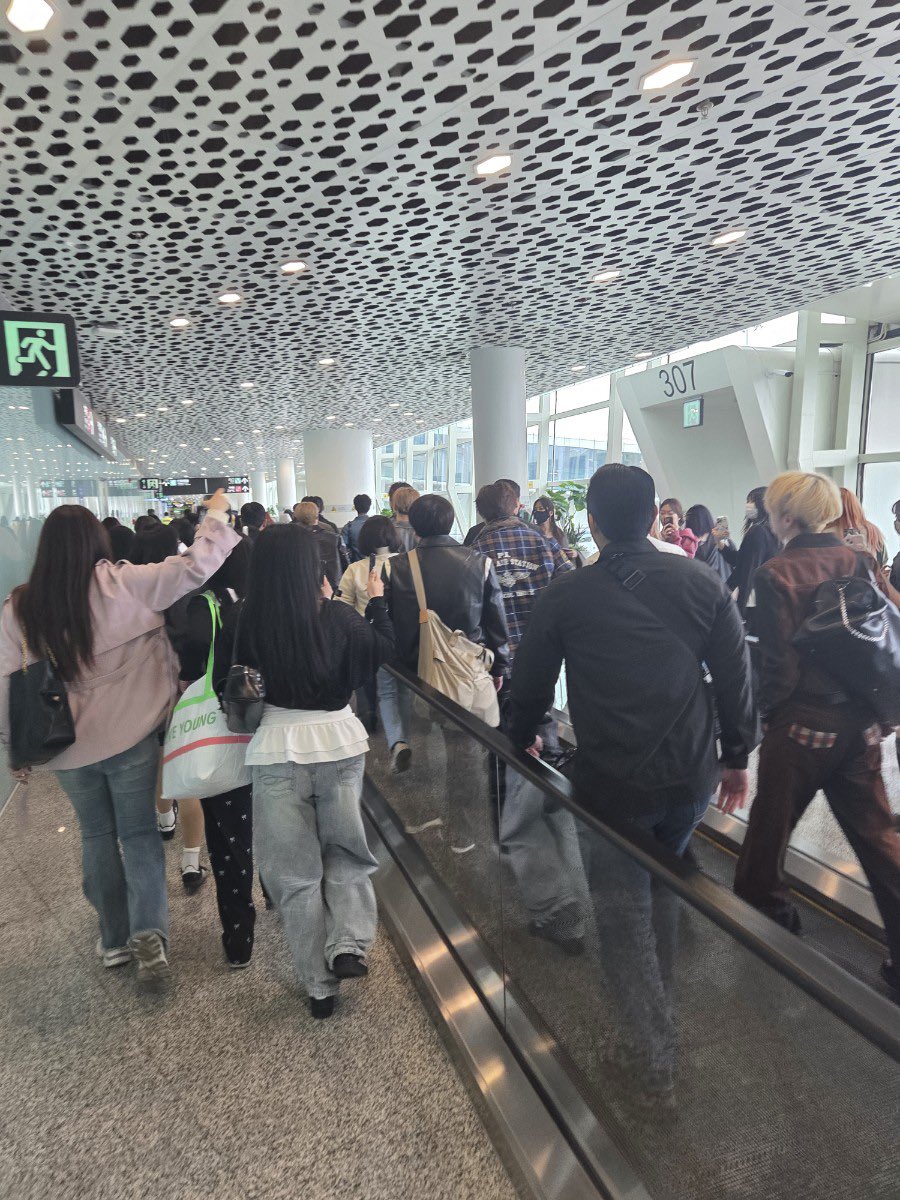 [마플] 알디원 공항 경호원 50명 썼었는데 김건우사건이후로 팬들 다 빠짐 | 인스티즈