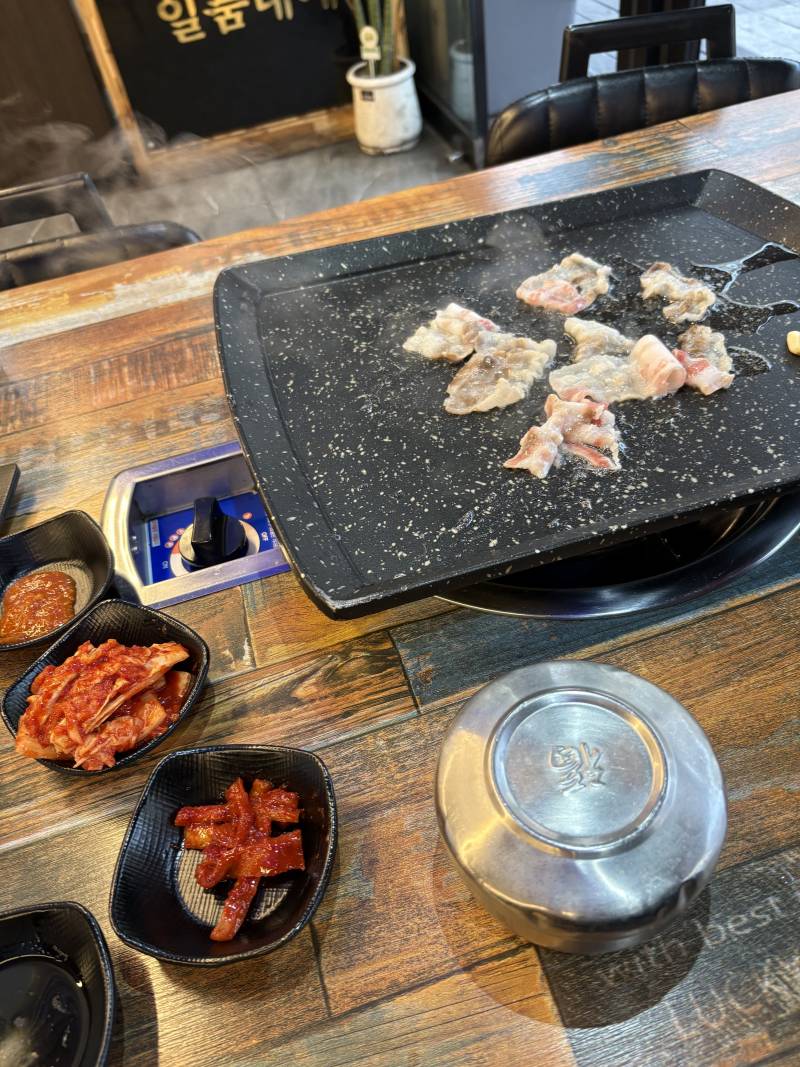 [잡담] 고깃집 혼밥 먼가 뻘쭘하당 | 인스티즈
