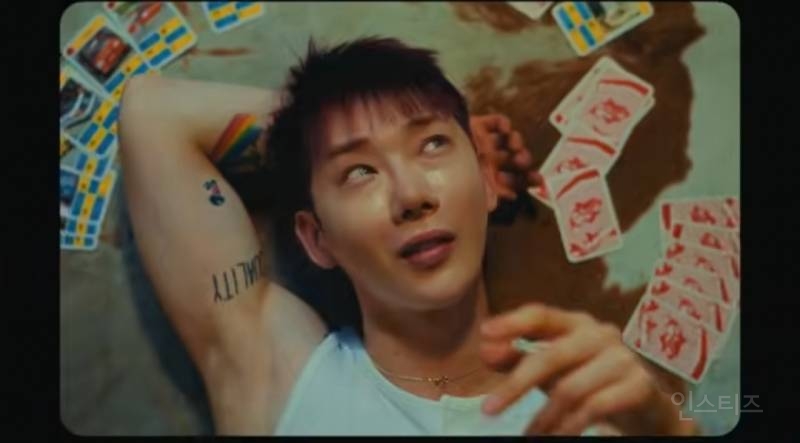 예술성 있게 잘뽑아냈다는 이번 뮤비.jpg | 인스티즈