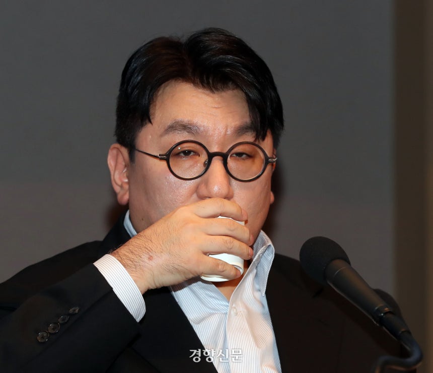 [정보/소식] 5차례 소환 조사 뒤 5개월째 결론 없는 방시혁 '사기적 부정거래'···송치 지연, 왜? | 인스티즈