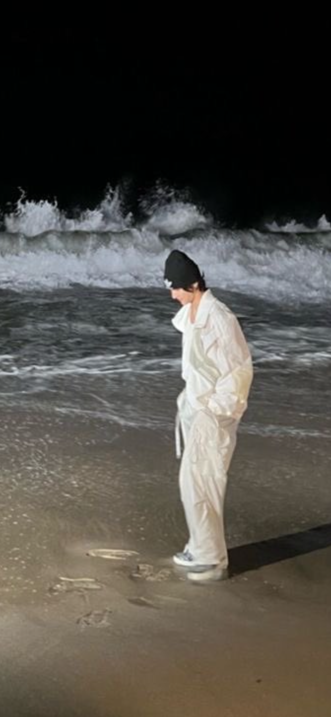 [잡담] 원빈 발자국 찍고 보는거 졸라 기엽네 | 인스티즈