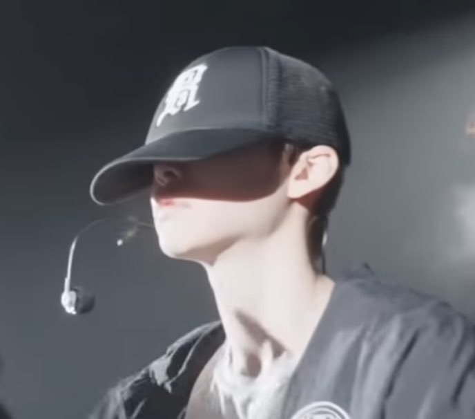 [잡담] 송은석 머리 얼마나 작은 거지..? | 인스티즈