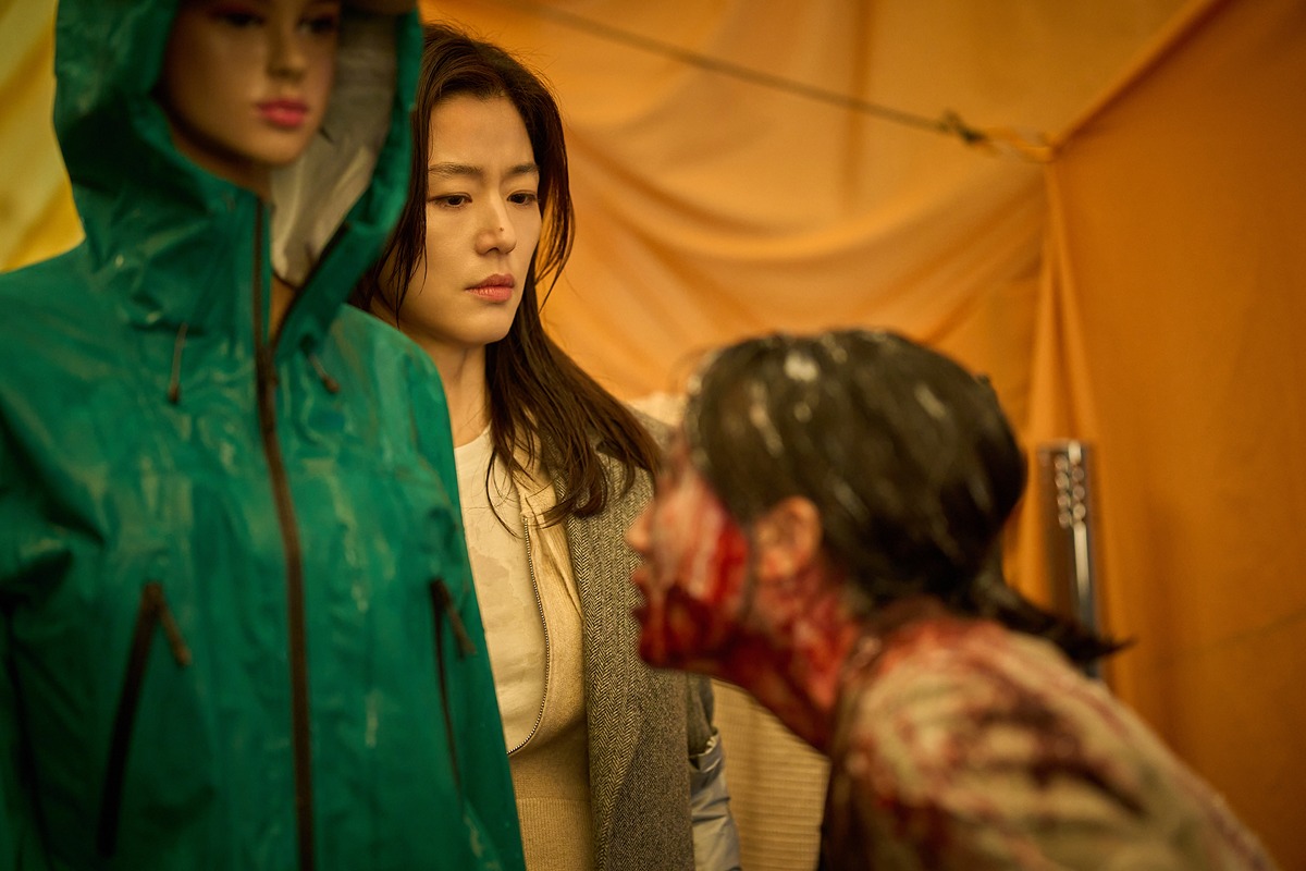 [미디어] 군체) <군체> 전지현, 구교환 스틸컷 | 인스티즈