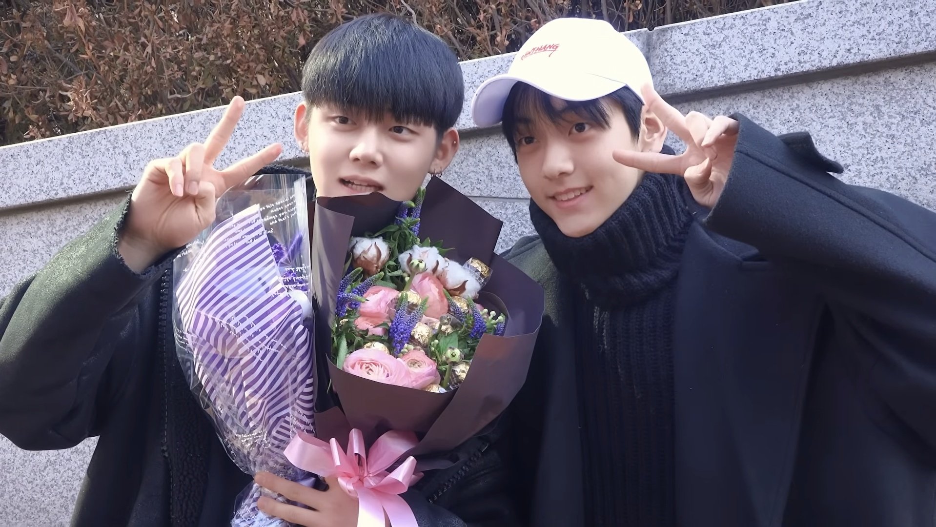[잡담] 와 근데 연준이랑 수빈이 고등학교 졸업식 때랑 다른 게 없어 | 인스티즈