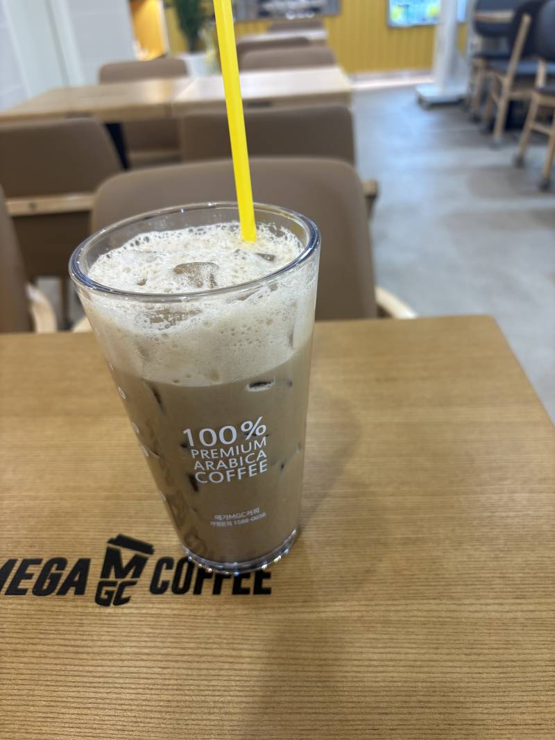 [잡담] 메가커피 밀크티 거품 이거 맞아? | 인스티즈