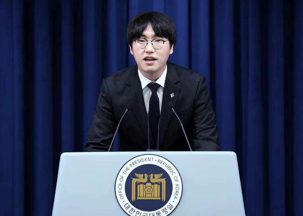 [잡담] 얘들아 진짜 뜬금없는데 하정우 수석릠 나이 너무 당황스럽다 | 인스티즈