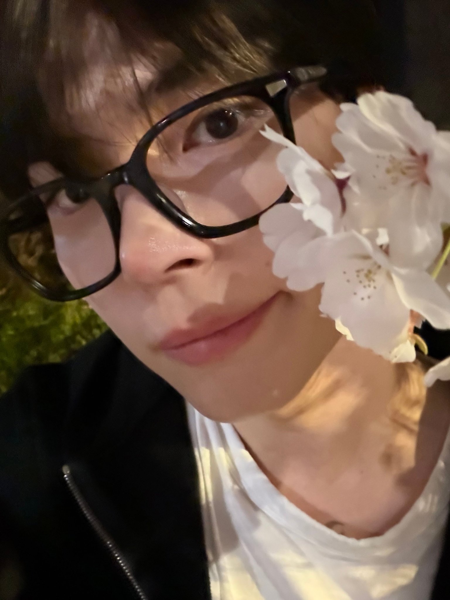 [잡담] 성한빈 벚꽃 셀카 | 인스티즈