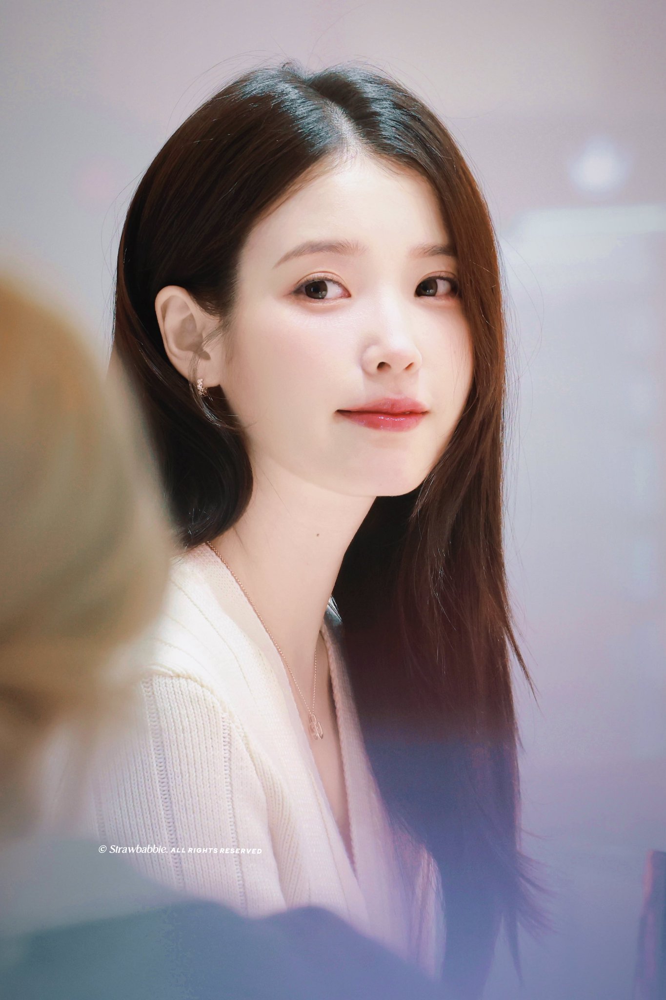 [잡담] 아이유) 아이유언니 만우절 사진 ㄹㅈㄷ 가져옴 | 인스티즈