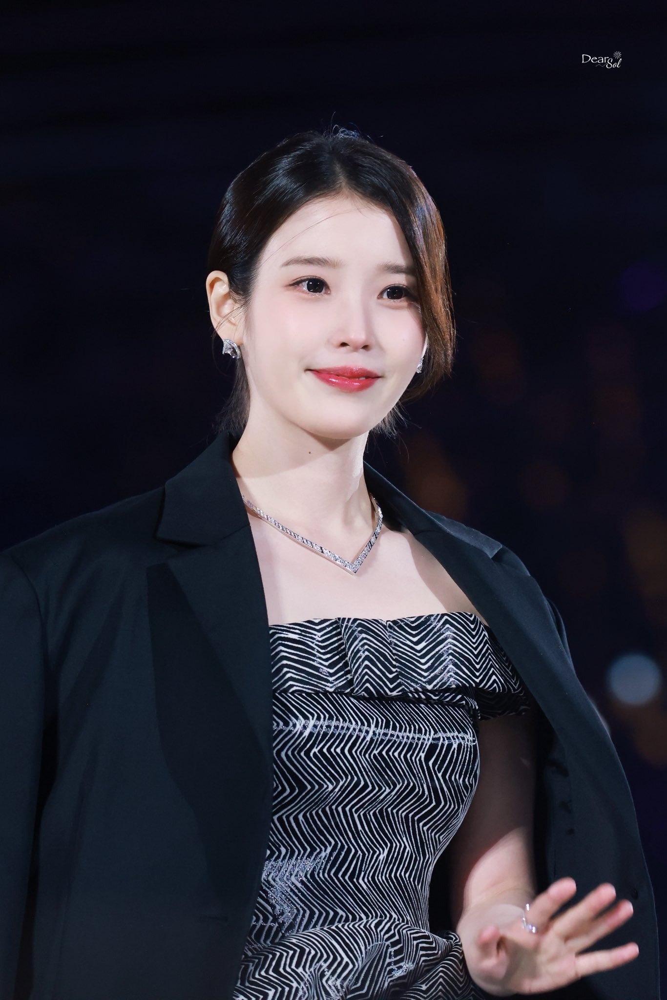 [잡담] 아이유) 아이유언니 만우절 사진 ㄹㅈㄷ 가져옴 | 인스티즈