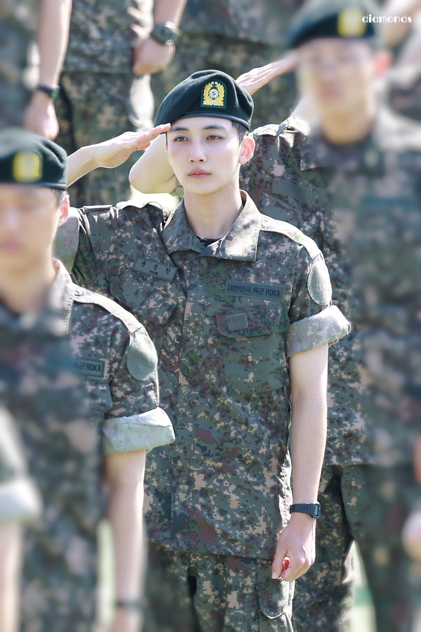 [잡담] 여돌 홈마가 윤정한 훈련소 수료식 사진 올려줬는데… | 인스티즈