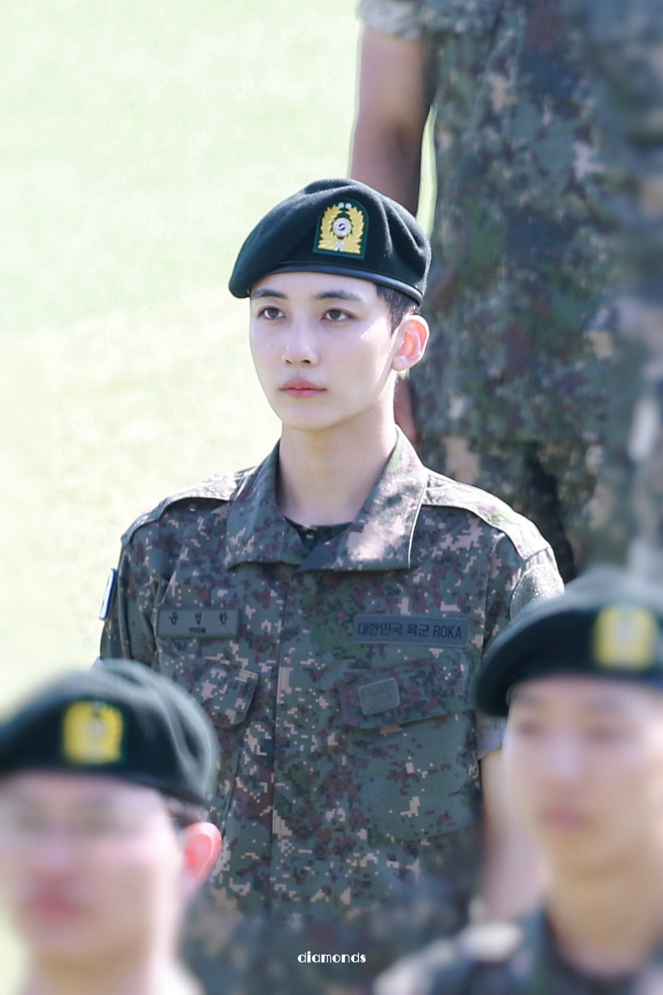 [잡담] 여돌 홈마가 윤정한 훈련소 수료식 사진 올려줬는데… | 인스티즈