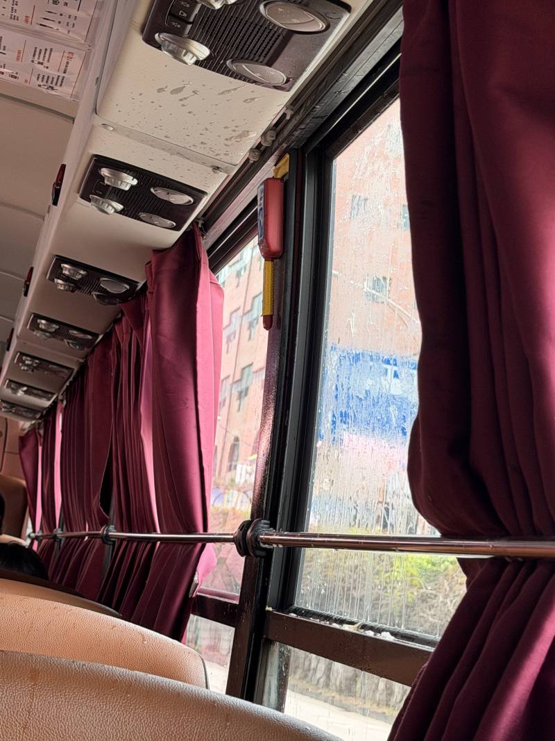 [잡담] 누가 버스안에서 공중으로 토했어 ㅎㅇㅈㅇ | 인스티즈