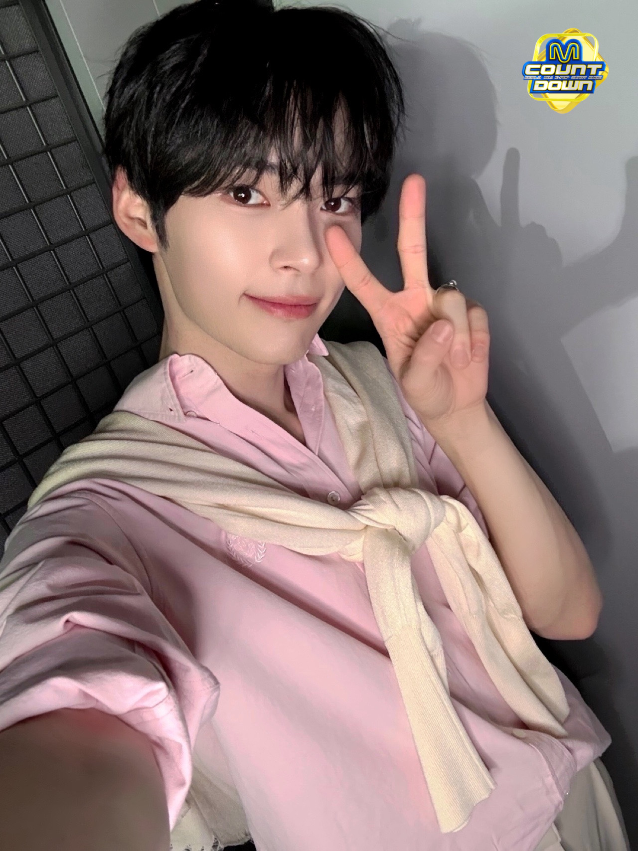 [잡담] 성한빈 핑크 잘어울려🌸 | 인스티즈