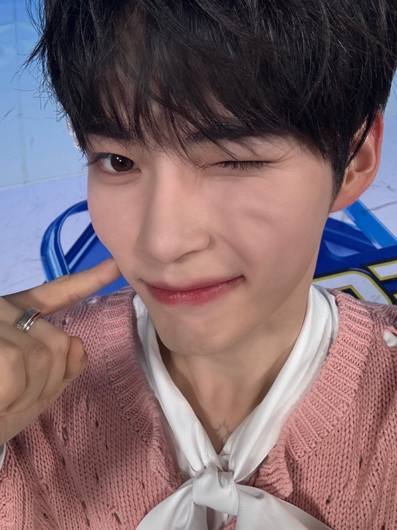[잡담] 성한빈 핑크 잘어울려🌸 | 인스티즈