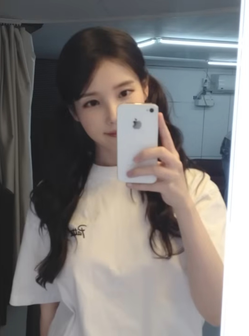 [잡담] 아니 아이유 ㄹㅇ 그대론데 | 인스티즈