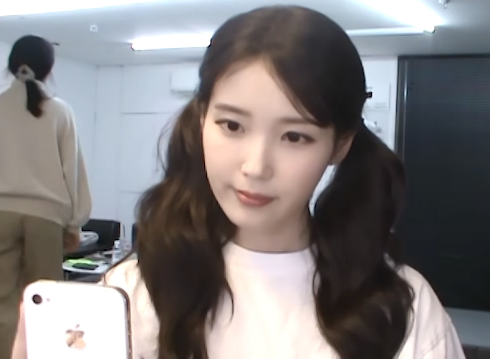 [잡담] 아이유팀 이거 보고 참고한것 같다 헤어 똑같음 | 인스티즈