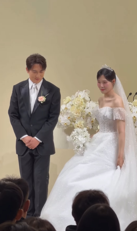 [정보/소식] 김원훈♥엄지윤, 오늘(1일) 청담서 결혼식..이수근 사회·유재석 축사 | 인스티즈