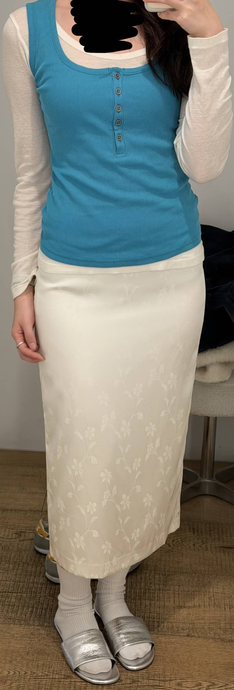 [잡담] 상의를 더 붙는걸 입어야하나? | 인스티즈