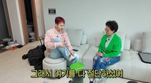 [잡담] 조권, 방송서 사라진 이유 있었다 "母, 흑색종암 발 절단→父 직장암 수술 네번...병간호 하느라" | 인스티즈