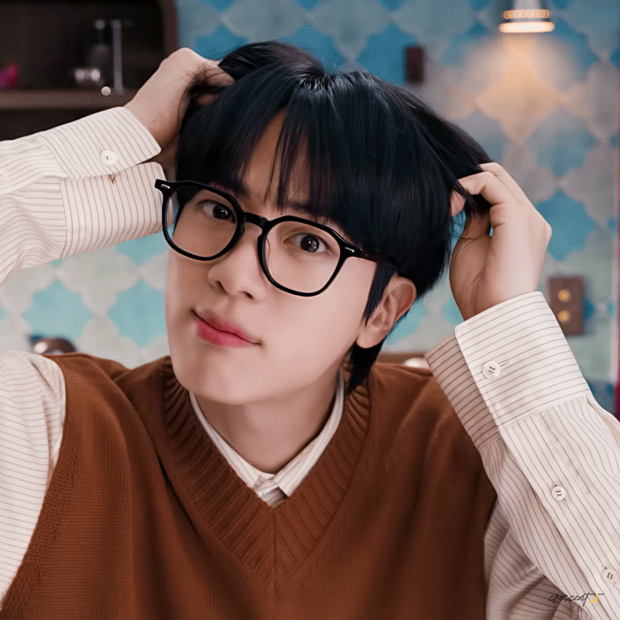 [잡담] 방탄 진 얼굴형이 갸름해서 그렇지 눈코입은 되게 동글 | 인스티즈