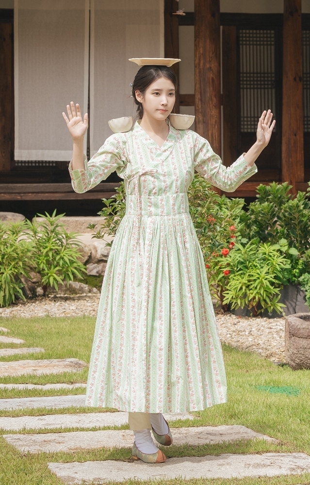 [잡담] 대군부인) 이 사진 진짜 비장한 병아리 같아서 기여워ㅜ | 인스티즈