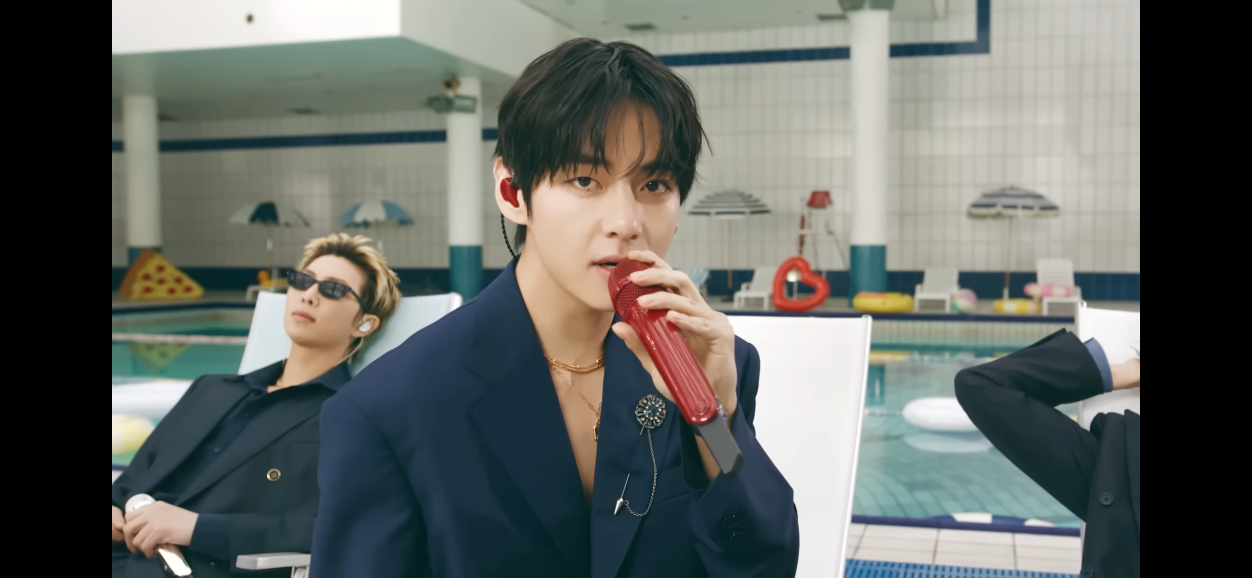 [잡담] 뷔 이거 동일 인물 맞냐고 ㅋㅋㅋㅋㅋㅋ | 인스티즈
