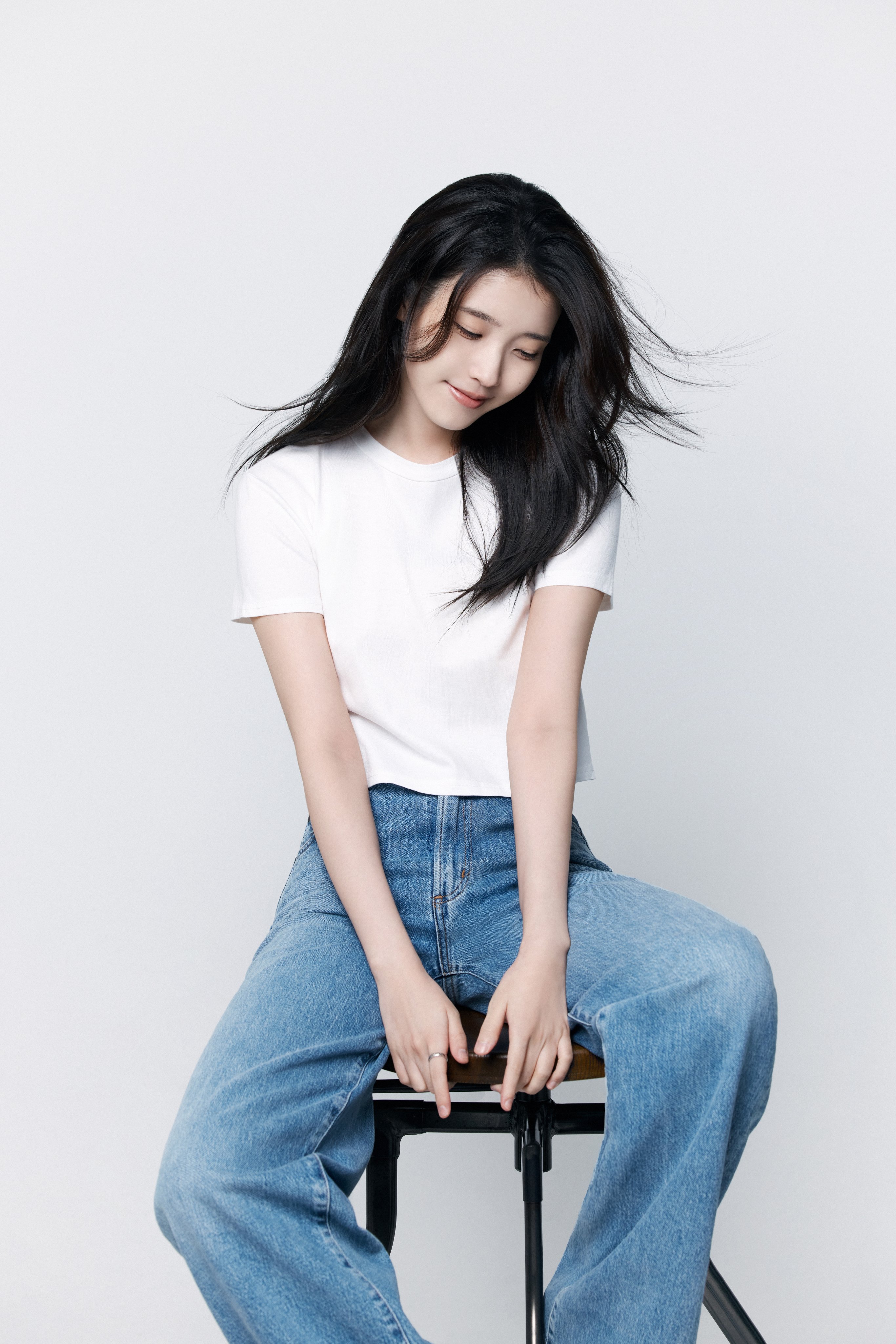 [잡담] 아이유) 새로운 뜬 아이유 새 프로필 사진들 | 인스티즈