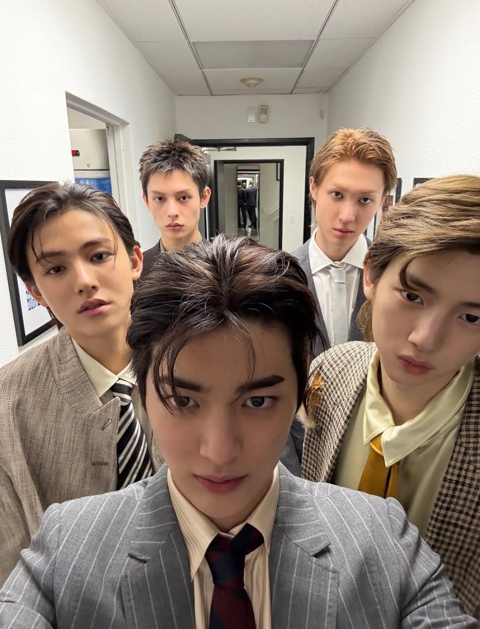 [잡담] 코르티스 아빠양복 입은거 같음 | 인스티즈