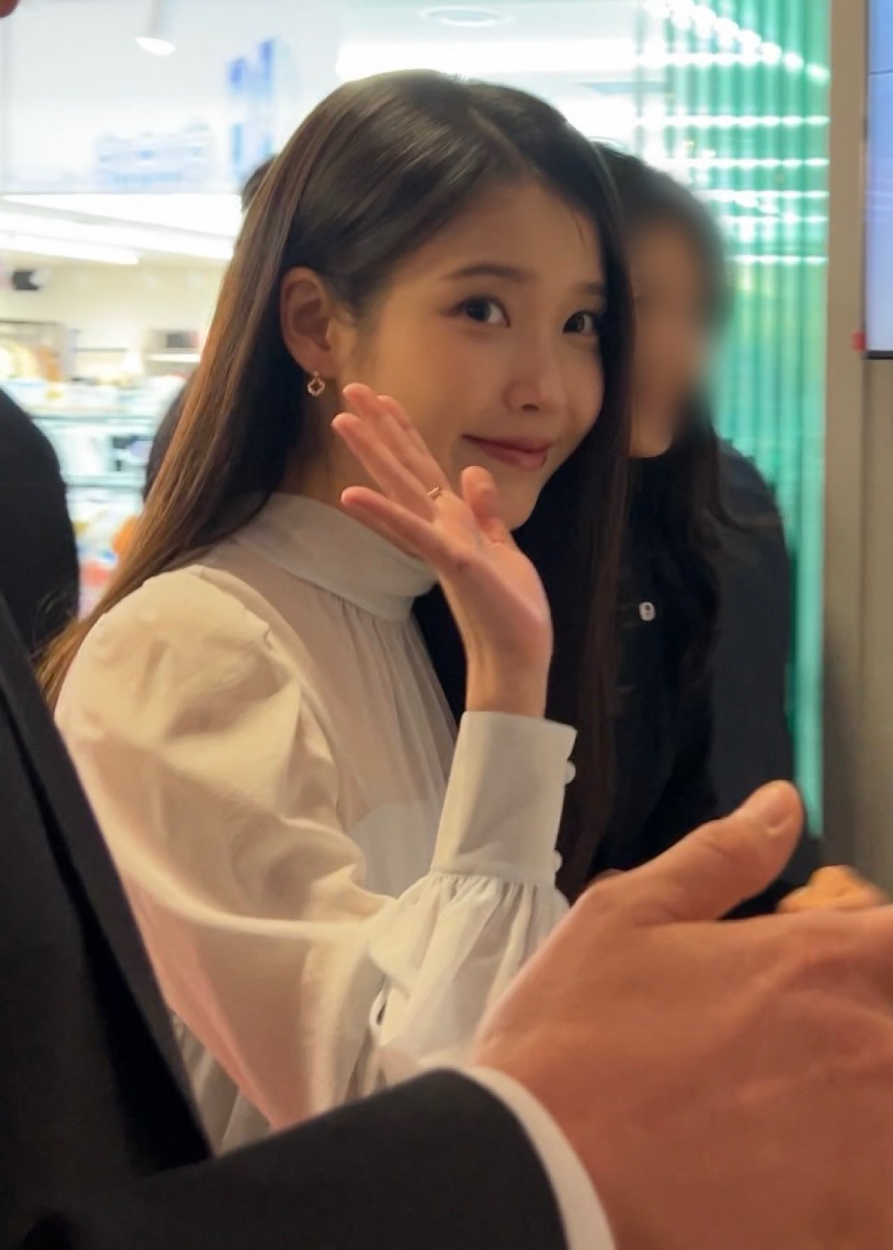[잡담] 아이유) 260402 우리은행 창립25주년 기념행사 참석한 아이유 | 인스티즈