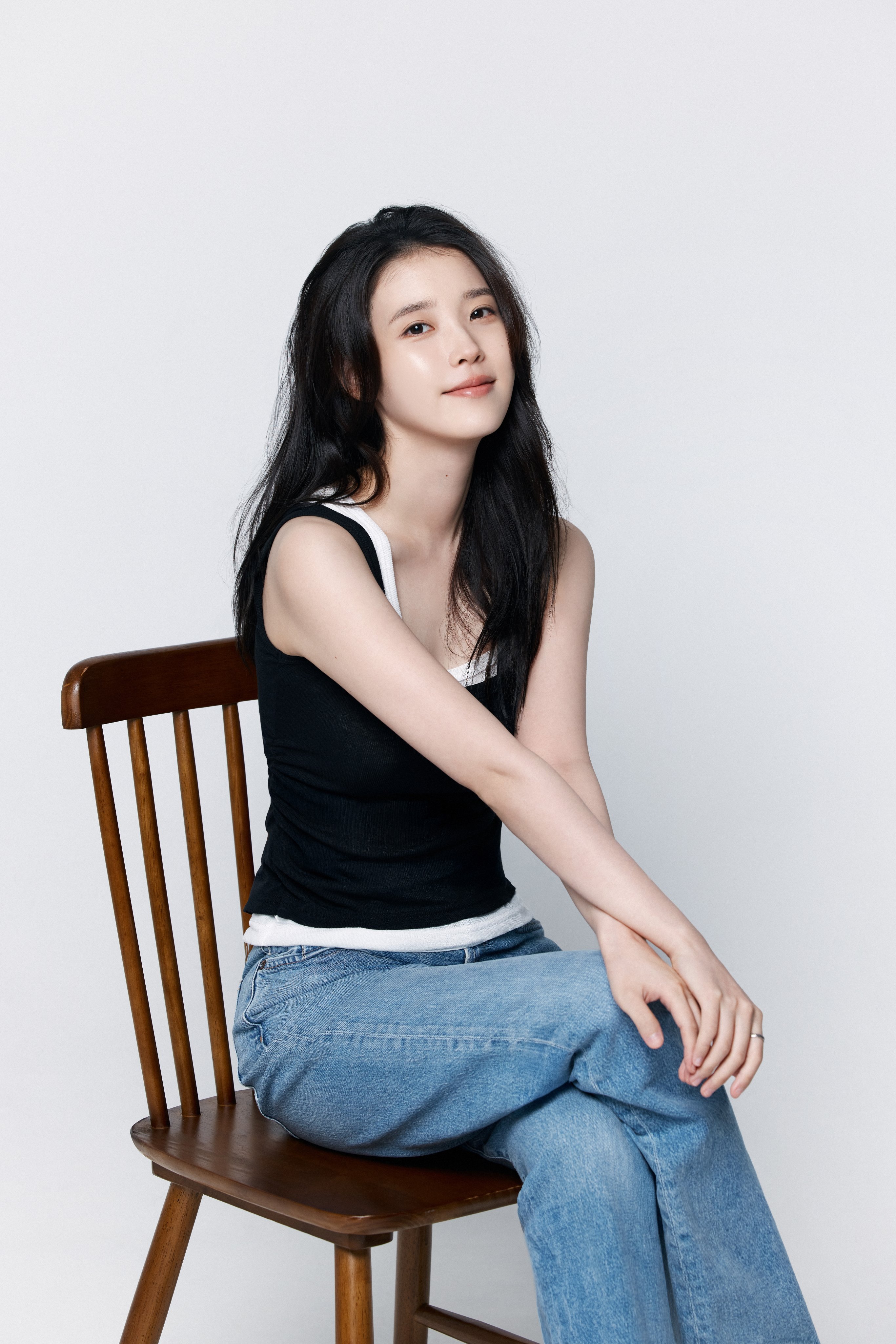 [잡담] 아이유) 새로운 뜬 아이유 새 프로필 사진들 | 인스티즈