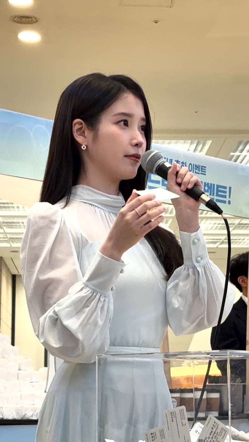 [잡담] 얘들아 실시간 아이유도 미침 | 인스티즈