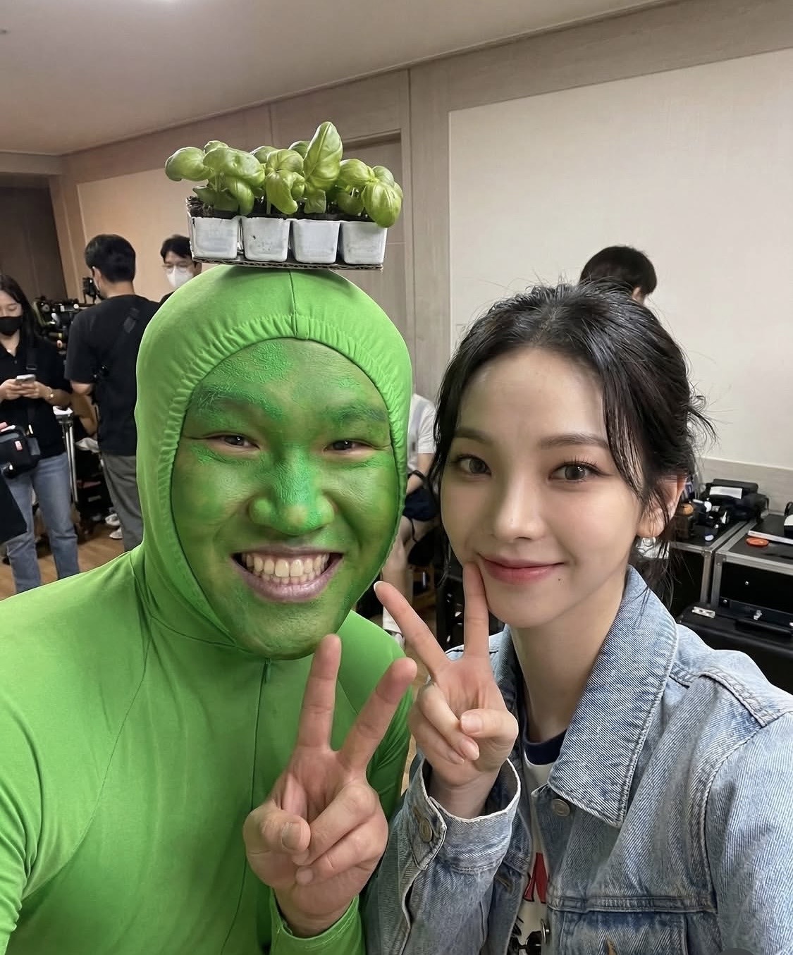 [잡담] 카리나 유병재 생일파티 후기(?) 사진 보는데 블랙맘바때 같다 ㅋㅋㅋㅋㅋㅋ | 인스티즈