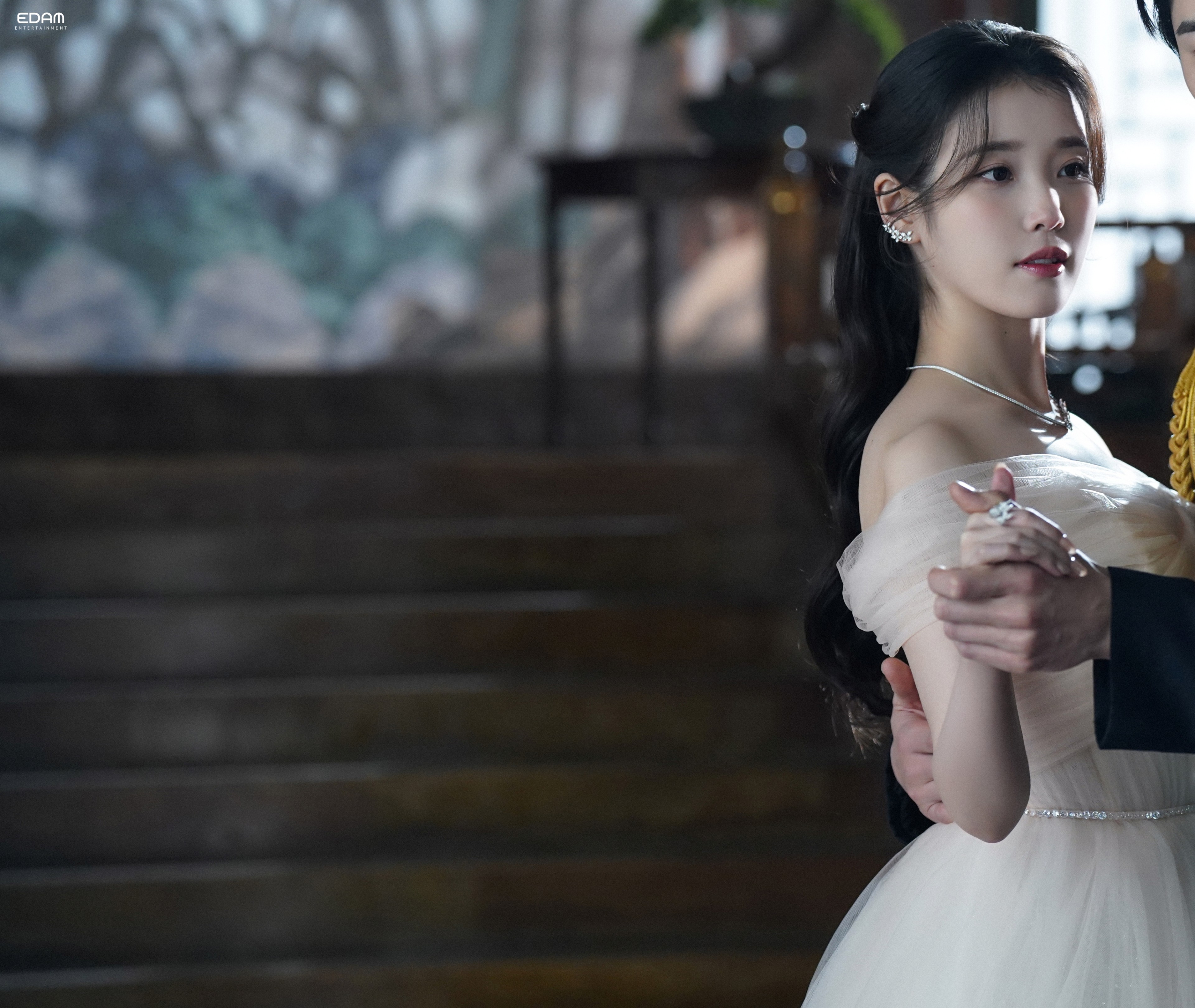 [잡담] 아이유) 소속사 블로그 대군부인 사진 모음집 | 인스티즈