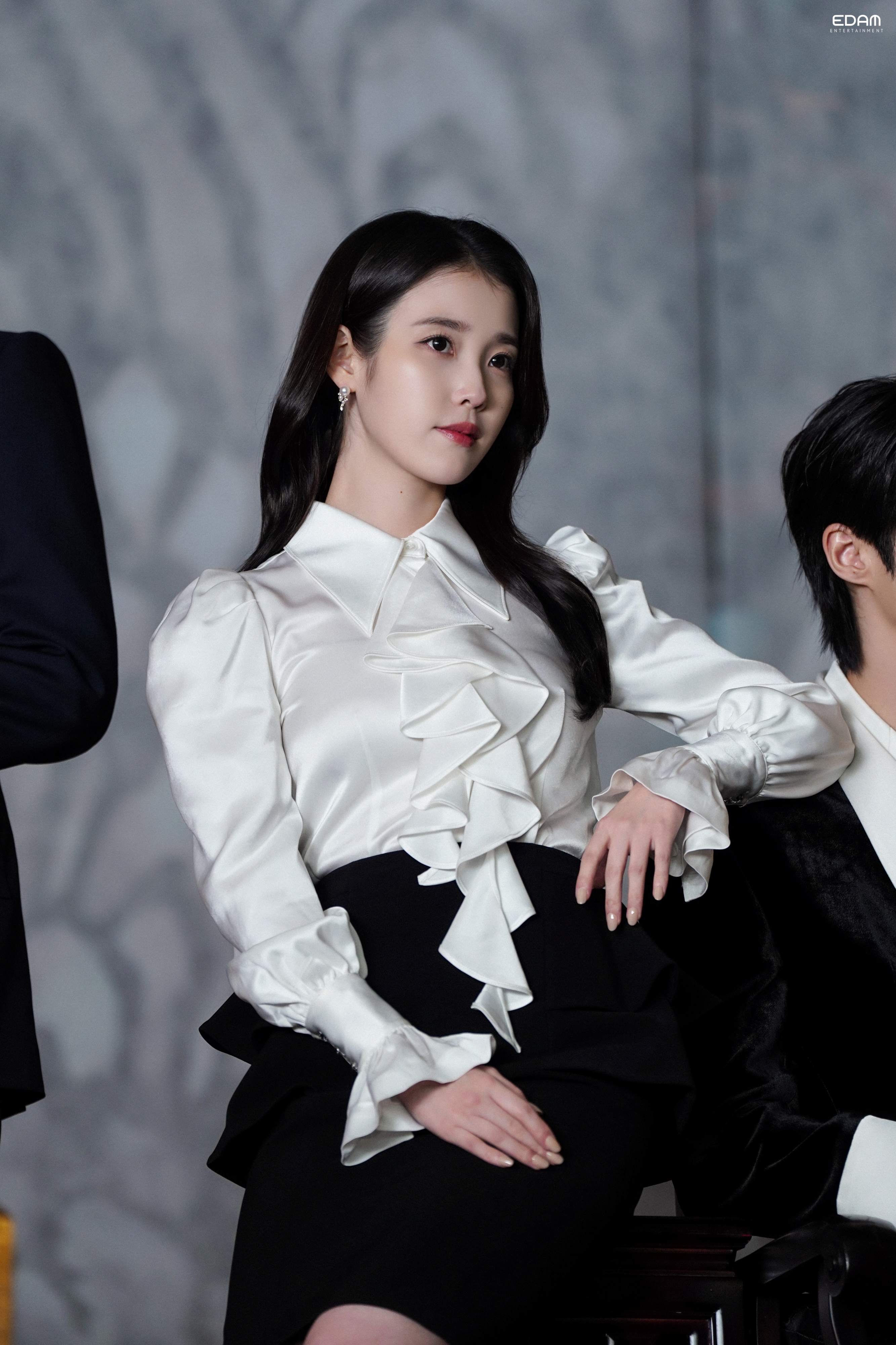 [잡담] 아이유) 소속사 블로그 대군부인 사진 모음집 | 인스티즈