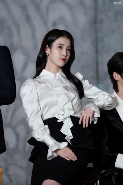 [잡담] 아이유) 얼굴로 팬들 기살려주는 어제자 아이유 떡밥들 | 인스티즈
