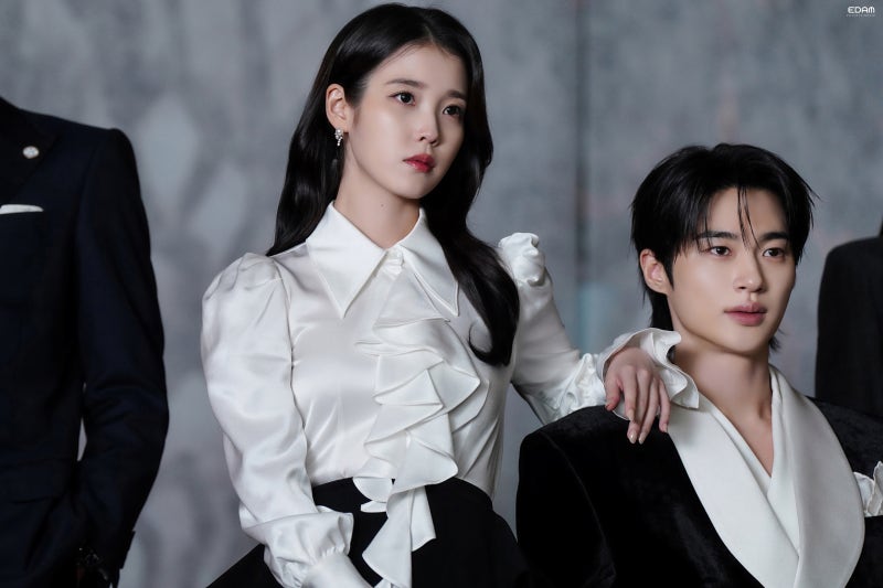 [잡담] 아이유) 얼굴로 팬들 기살려주는 어제자 아이유 떡밥들 | 인스티즈