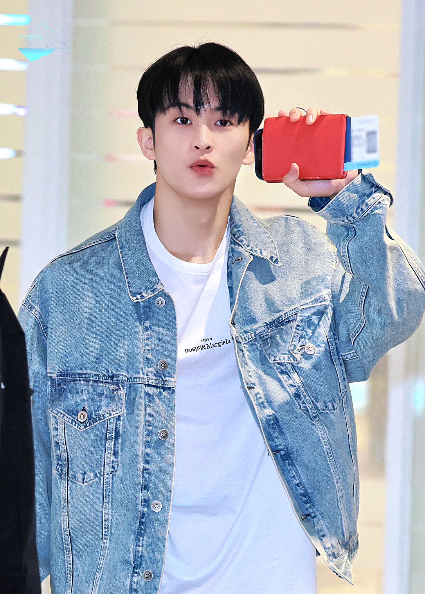 [잡담] 260402 공항 입국한 마크 | 인스티즈