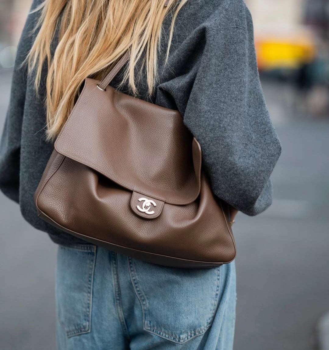 [잡담] 요즘 많이 보이는 샤넬 가방 이게 1400만원이구나 | 인스티즈